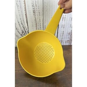 Vintage Tupperware #1200 Small Yellow 1 Quart Strainer Colander 2 Pour spouts